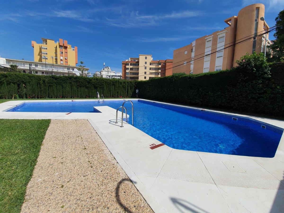 Апартаменты Acogedor En La Carihuela Con Plaza De Garaje Garantizada! Sol Montemar Торремолинос Экстерьер фото